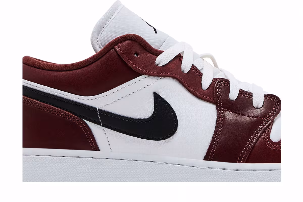 Air Jordan 1 Low GS Dark Pony, view 3