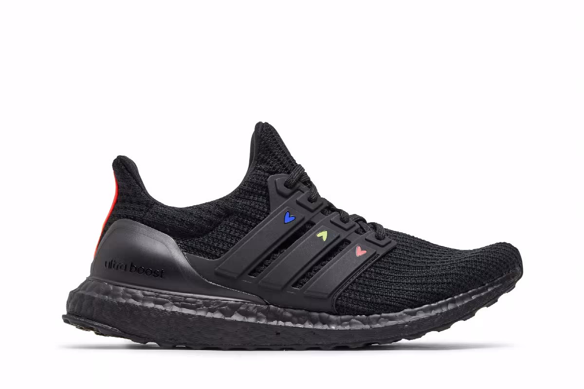 Adidas UltraBoost 4.0 DNA Black Hearts, view 2