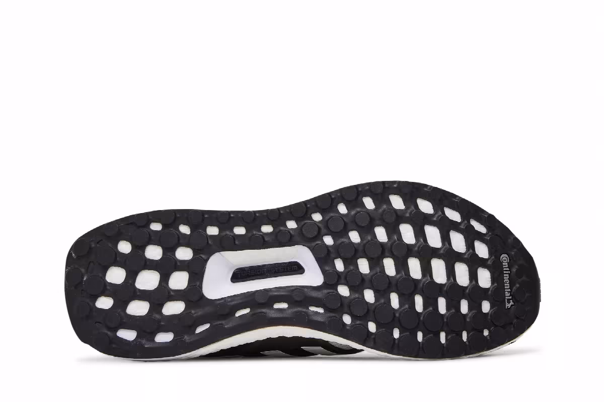 Marimekko x adidas Women's UltraBoost DNA Räsymatto Dot, view 5