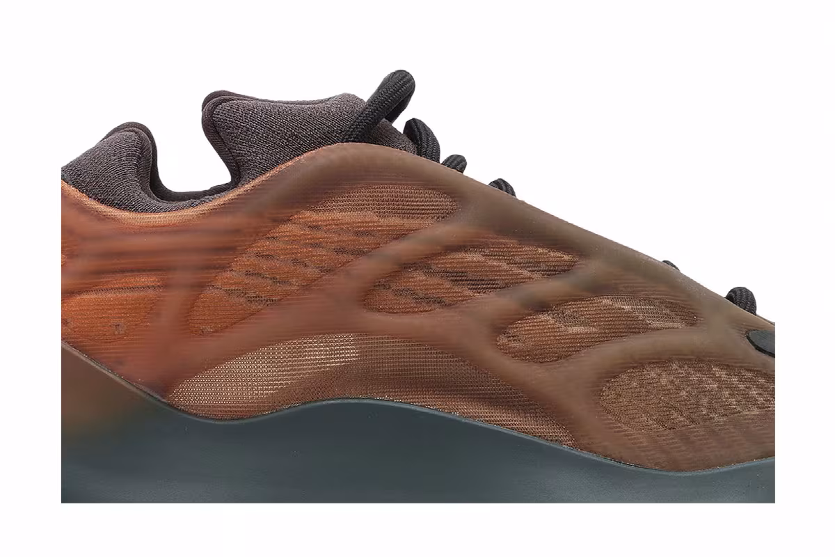 adidas Yeezy 700 V3 Copper Fade, view 3