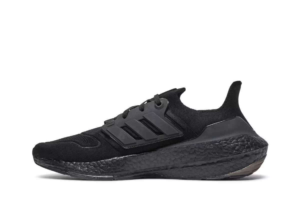 adidas UltraBoost 22 Triple Black, view 4