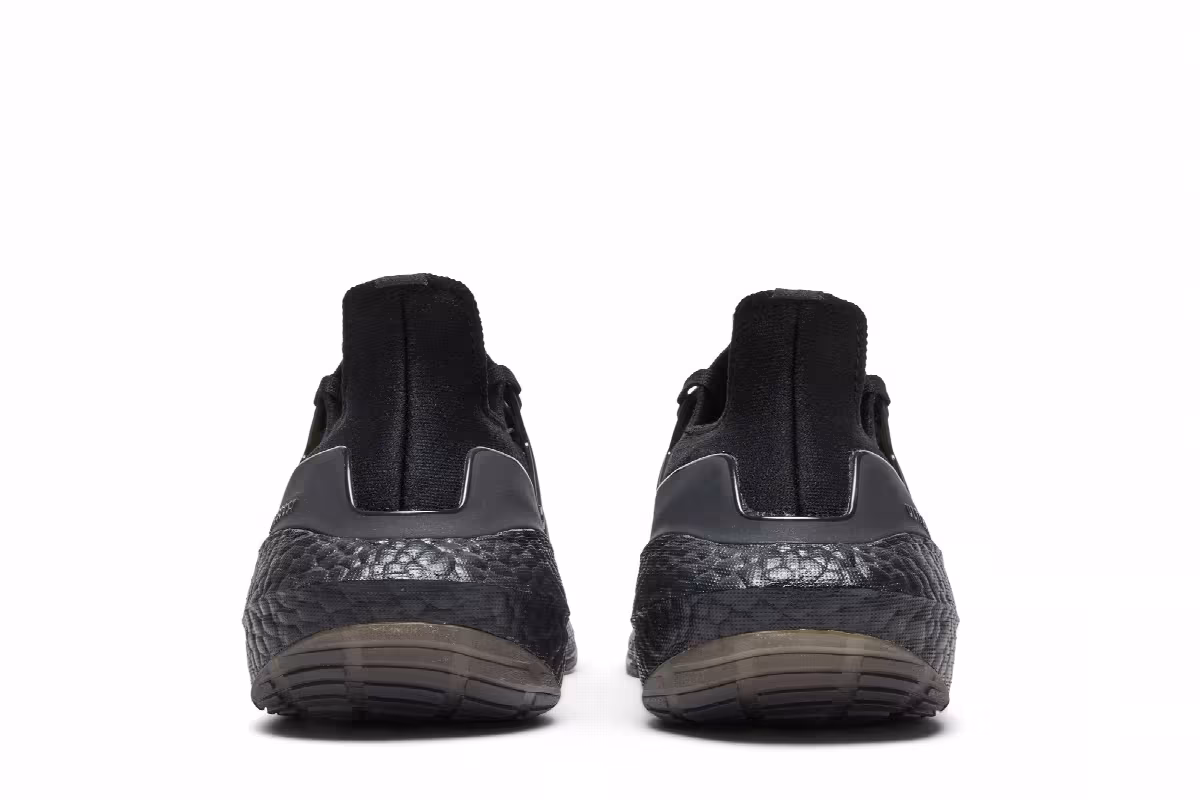 adidas UltraBoost 22 Triple Black, view 7