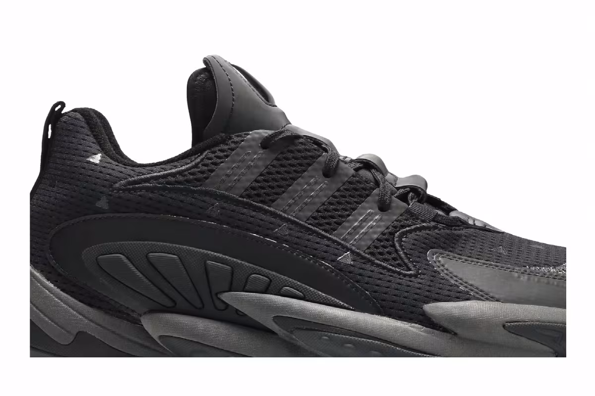 Pharrell x adidas Crazy BYW 2.0 Triple Black, view 3