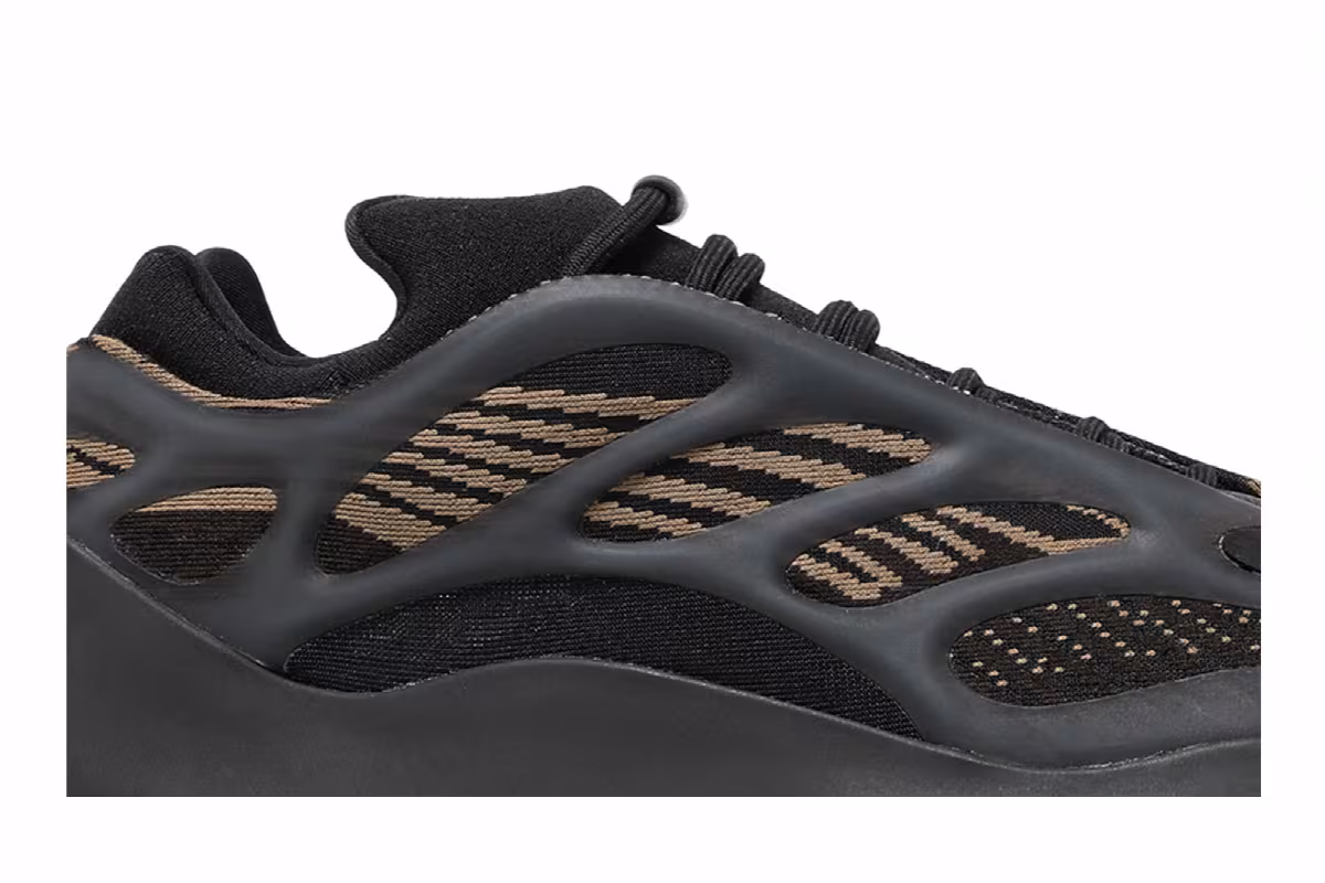 adidas Yeezy 700 V3 Clay Brown, view 3