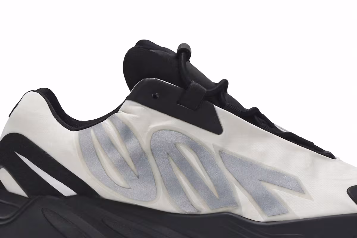 Adidas Yeezy Boost 700 MNVN Kids Bone, view 3