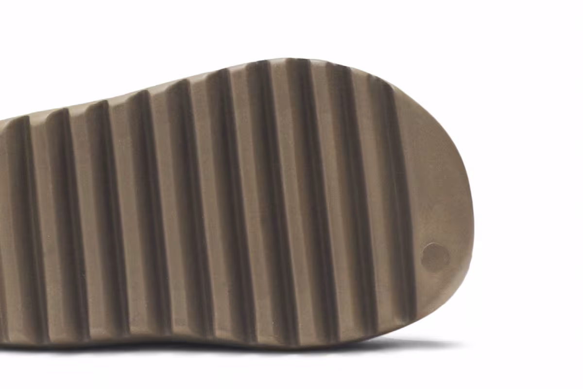 adidas Yeezy Slides Kids Earth Brown, view 6
