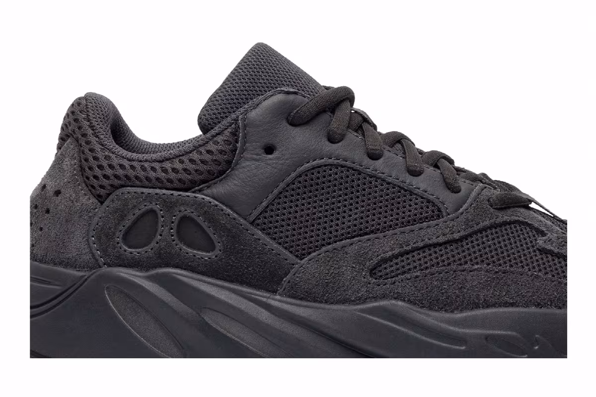 adidas Men's Yeezy Boost 700 Utility Black 2019, view 3