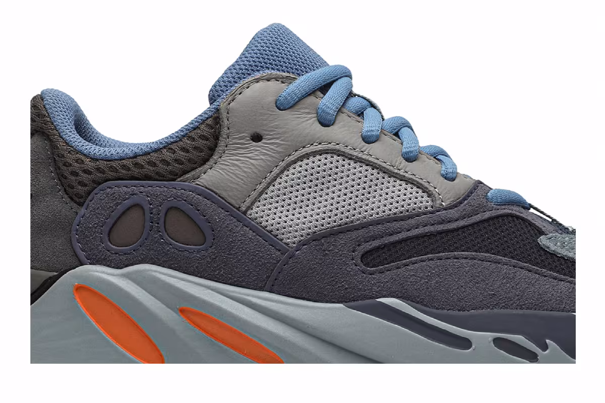 adidas Yeezy Boost 700 Carbon Blue, view 3