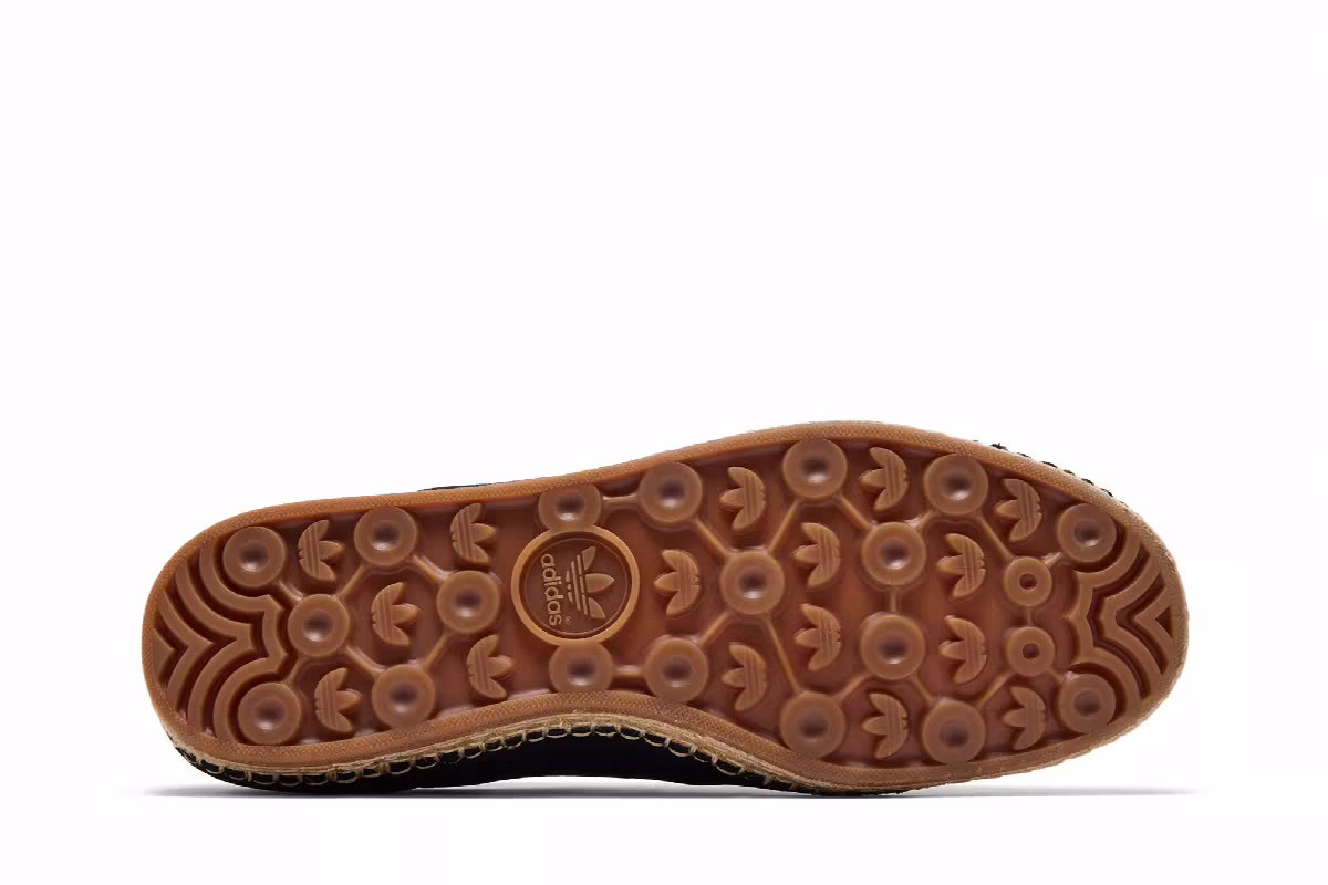 CLOT x adidas Qi Flow Black, view 5
