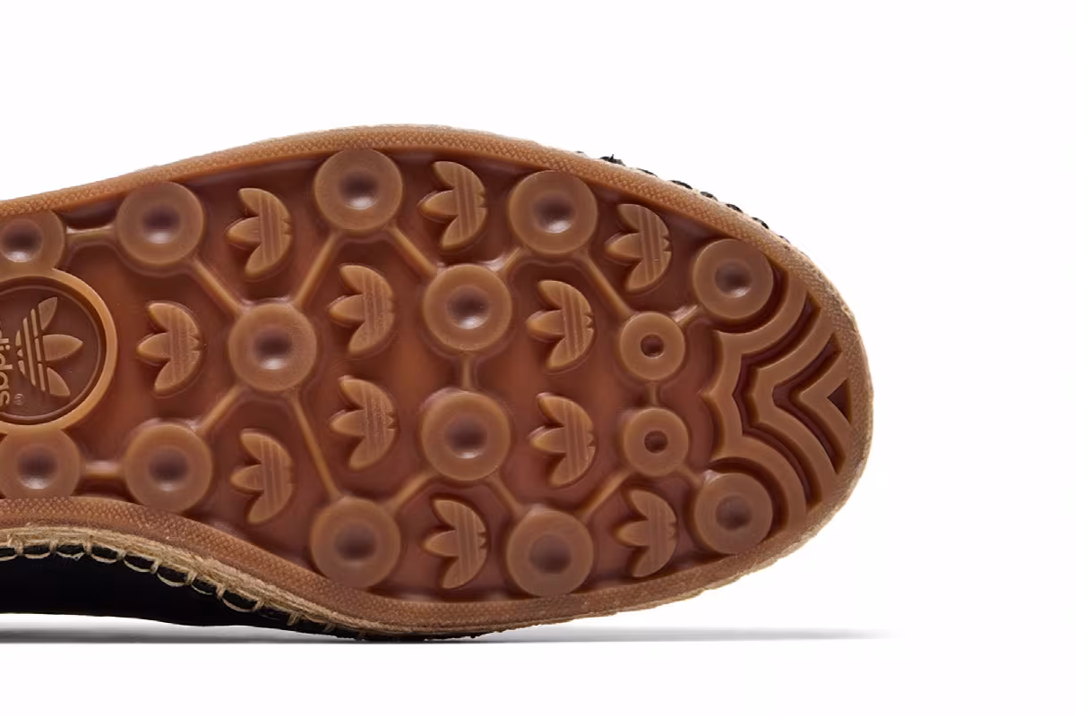 CLOT x adidas Qi Flow Black, view 6
