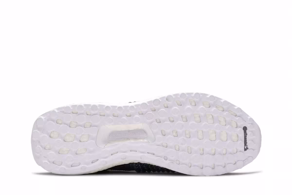 Parley x adidas UltraBoost Laceless Raw Grey, view 5