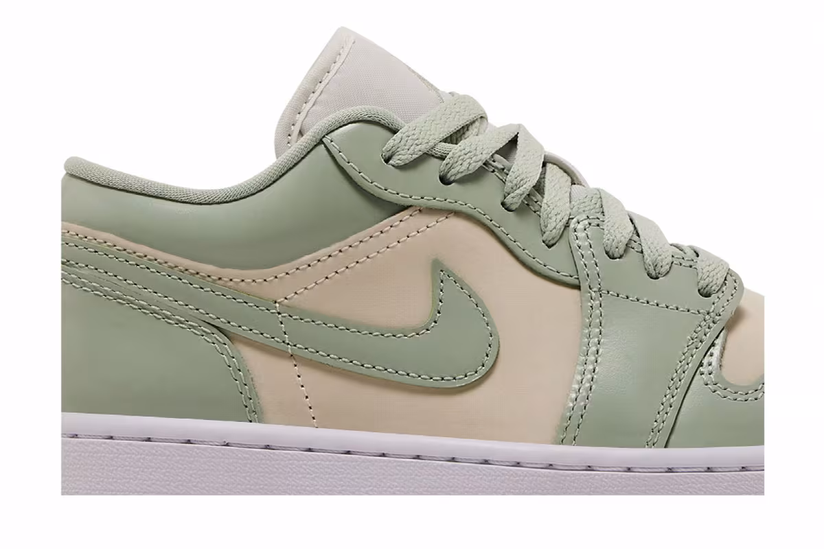 Women's Air Jordan 1 Low SE Seafoam Sail, view 3