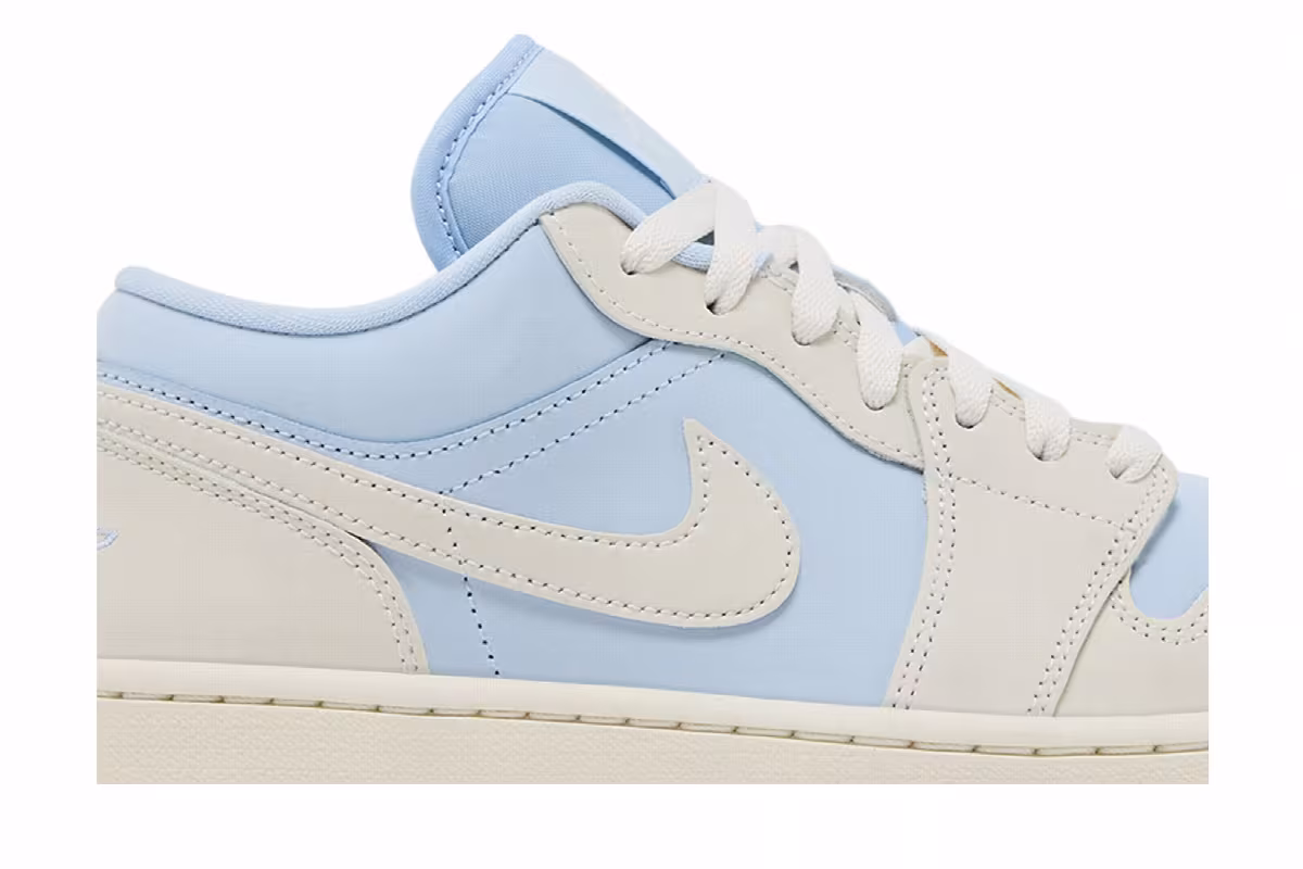 Women's Air Jordan 1 Low SE Hydrogen Blue Sail, view 3