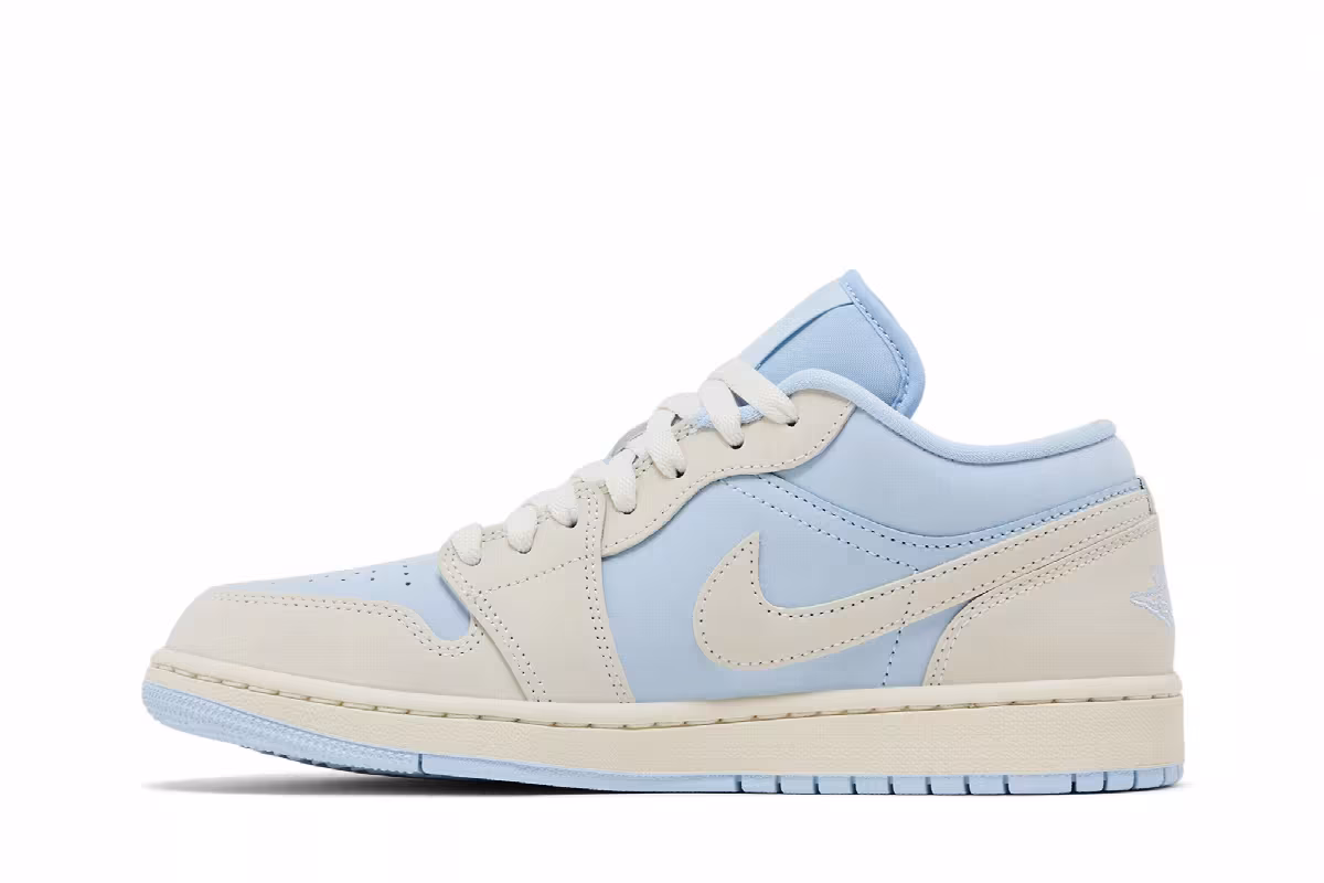 Women's Air Jordan 1 Low SE Hydrogen Blue Sail, view 4