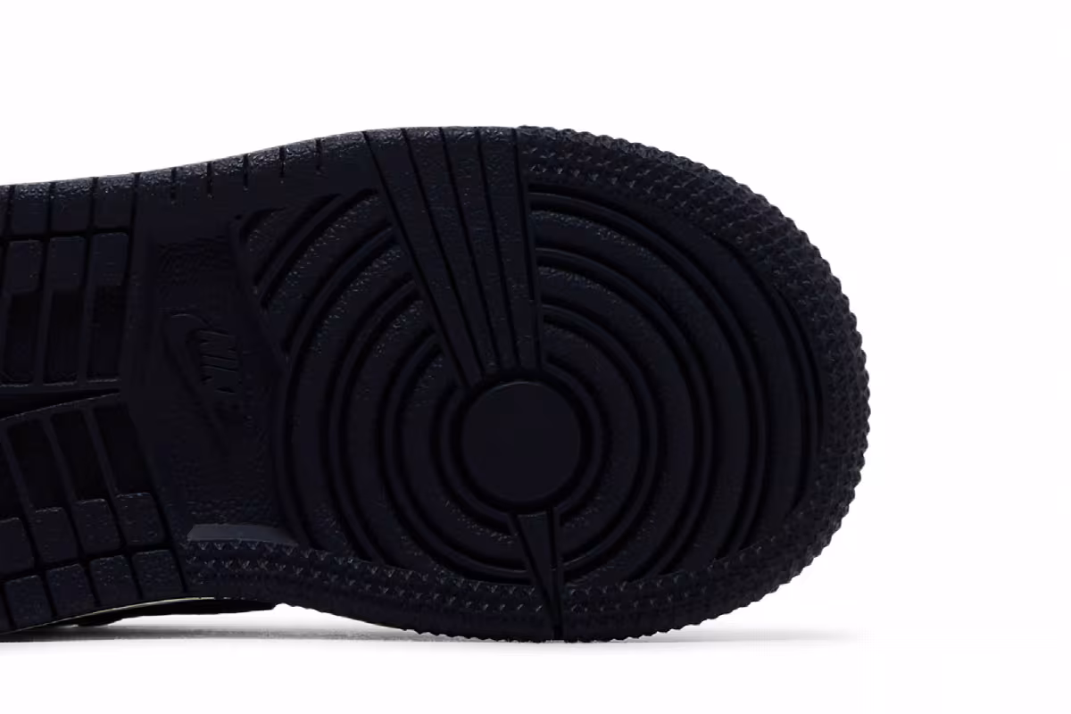 Air Jordan 1 Low OG TD Obsidian UNC, view 6