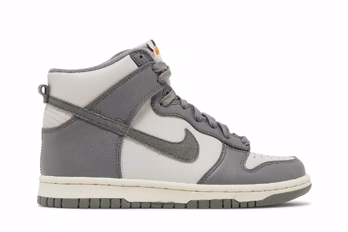 Nike Dunk High SE GS Light Bone Tumbled Grey, view 2