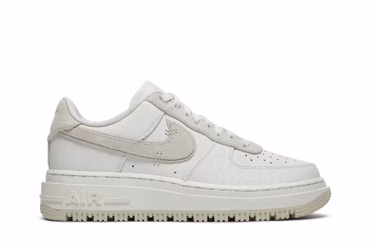 Nike Air Force 1 Luxe Triple White, view 2