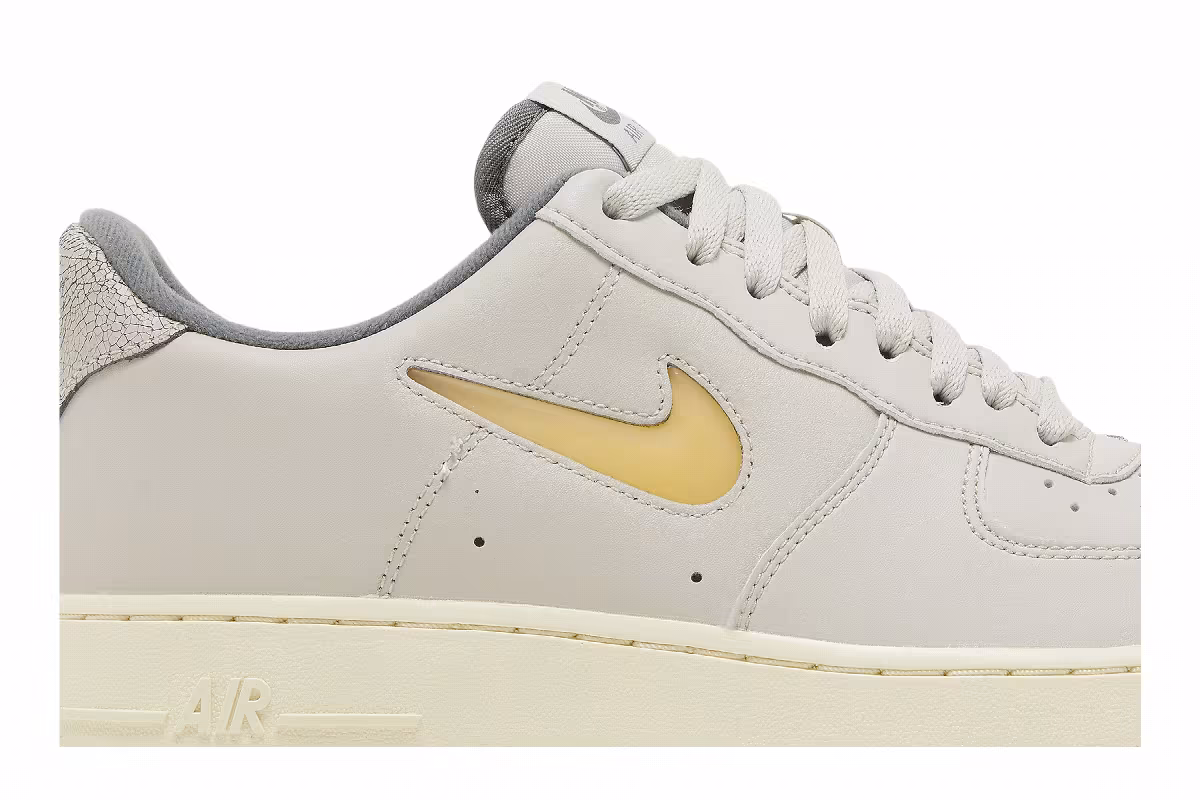 Nike Air Force 1 Light Bone, view 3