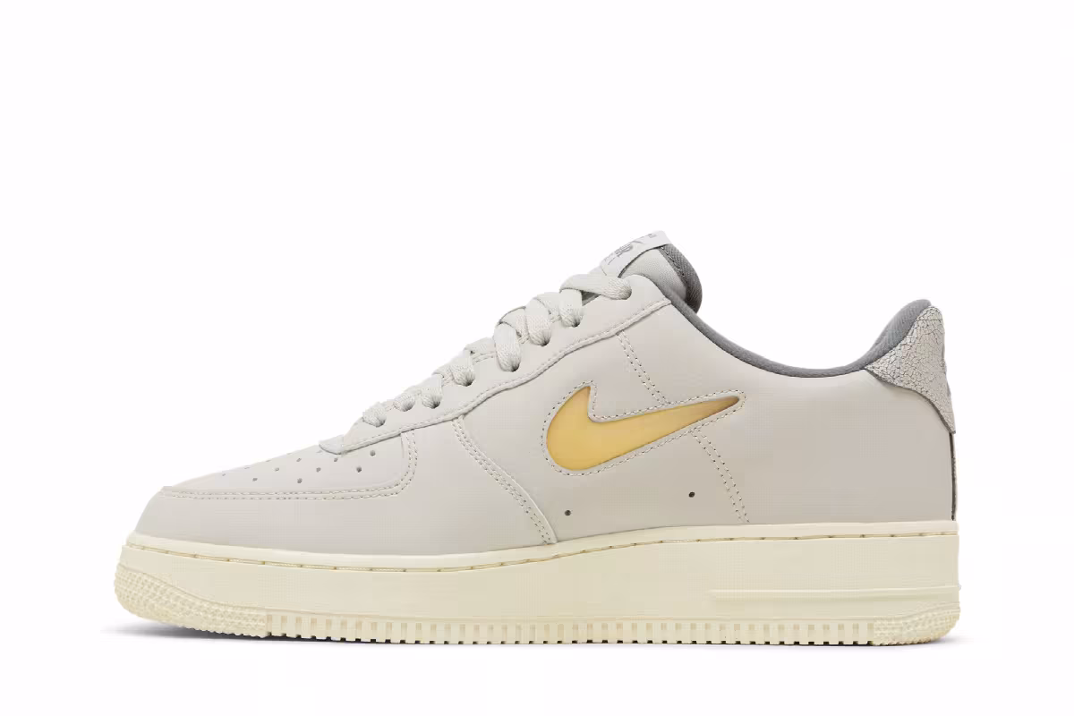 Nike Air Force 1 Light Bone, view 4