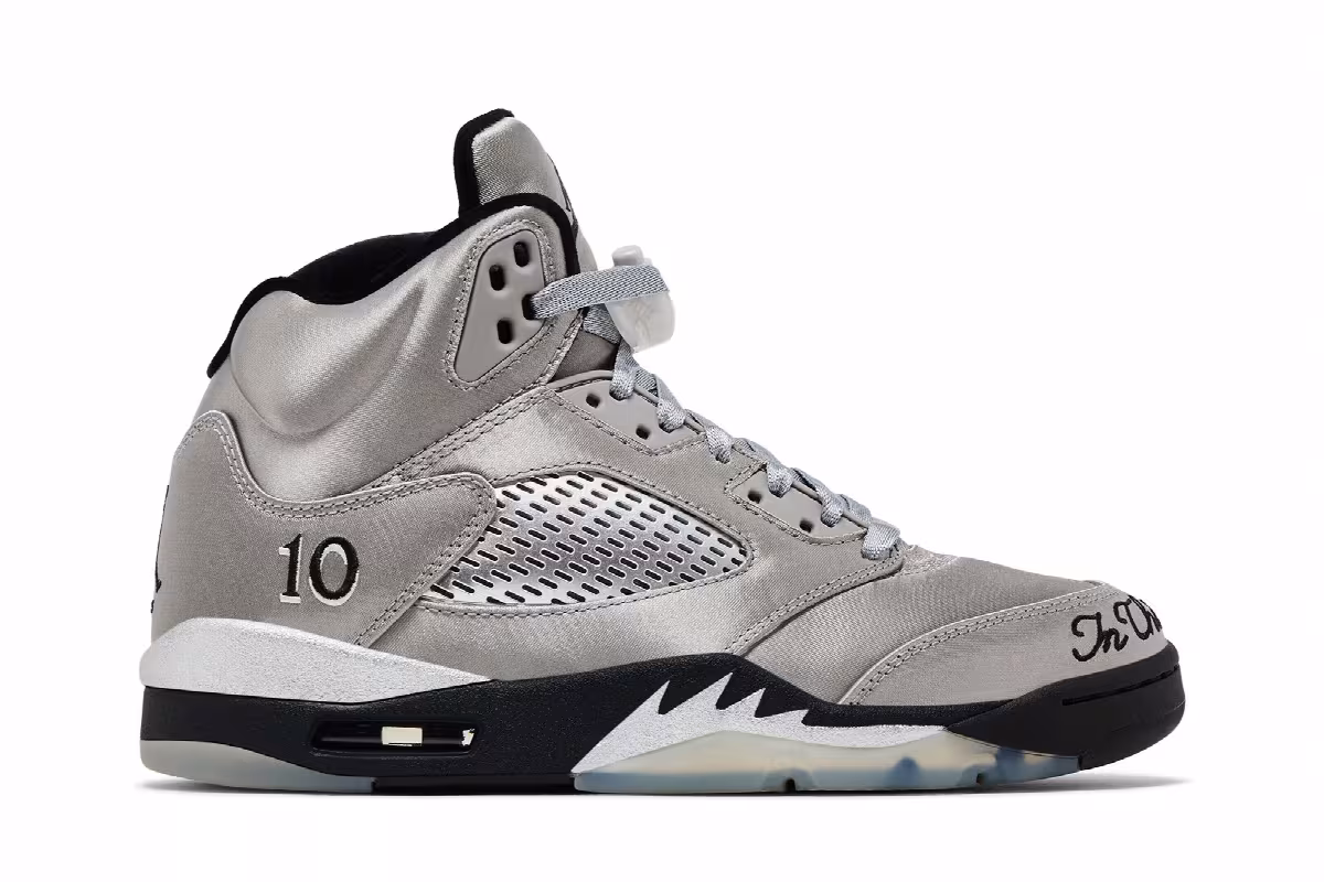 Women's Air Jordan 5 Wings, view 2