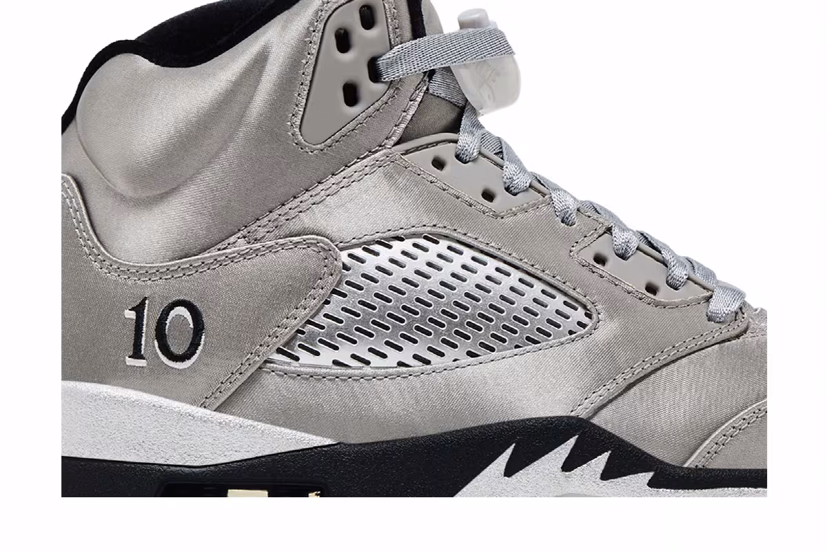 Women's Air Jordan 5 Wings, view 3