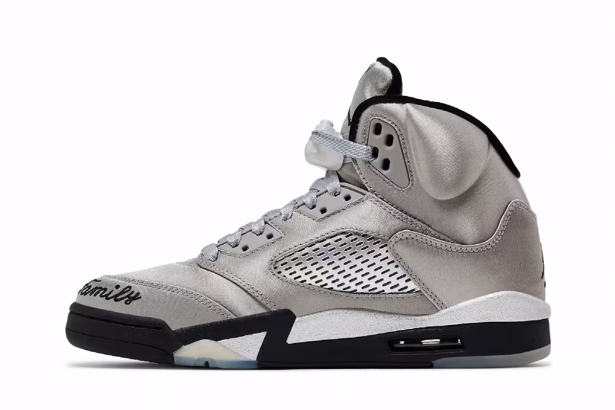 Women's Air Jordan 5 Wings, view 4