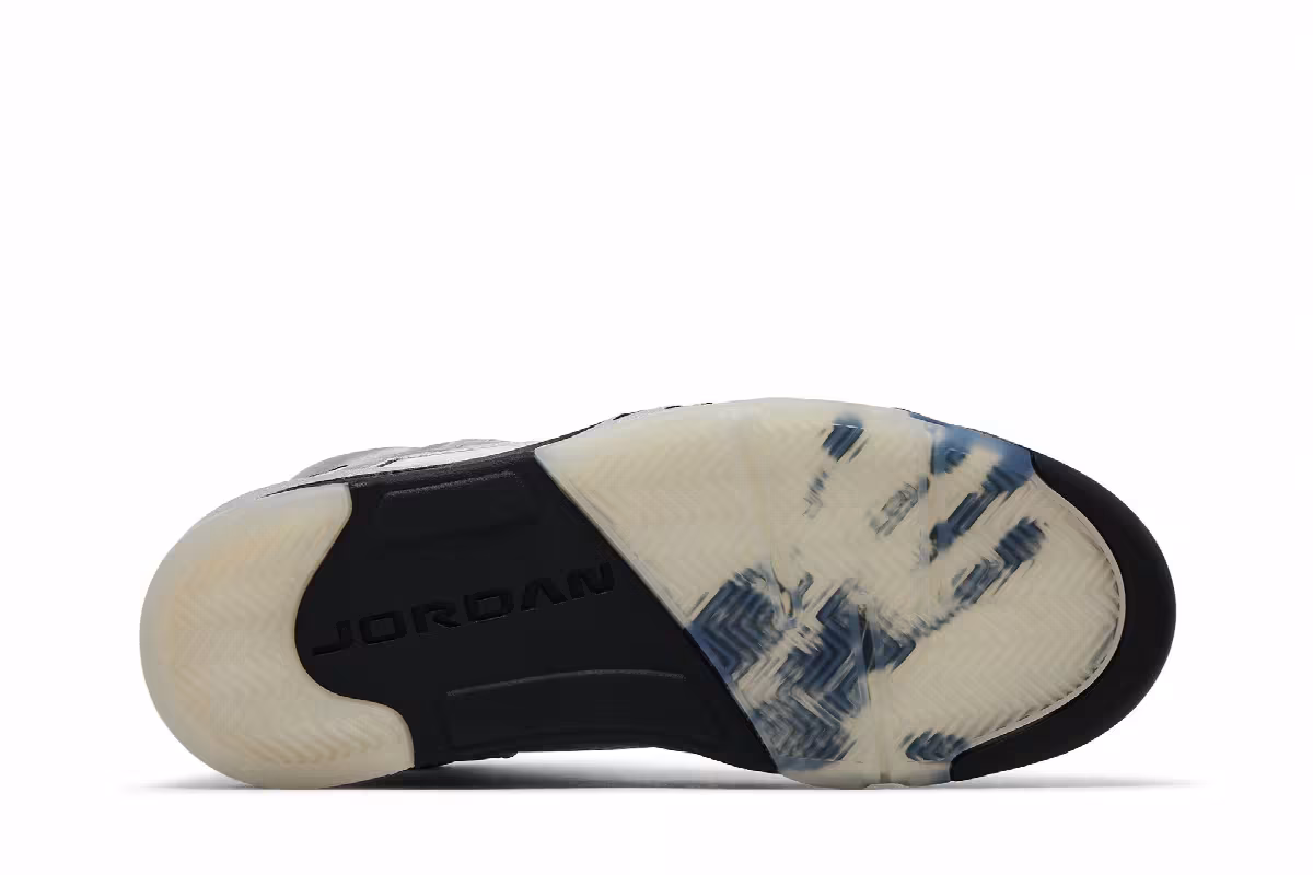 Women's Air Jordan 5 Wings, view 5