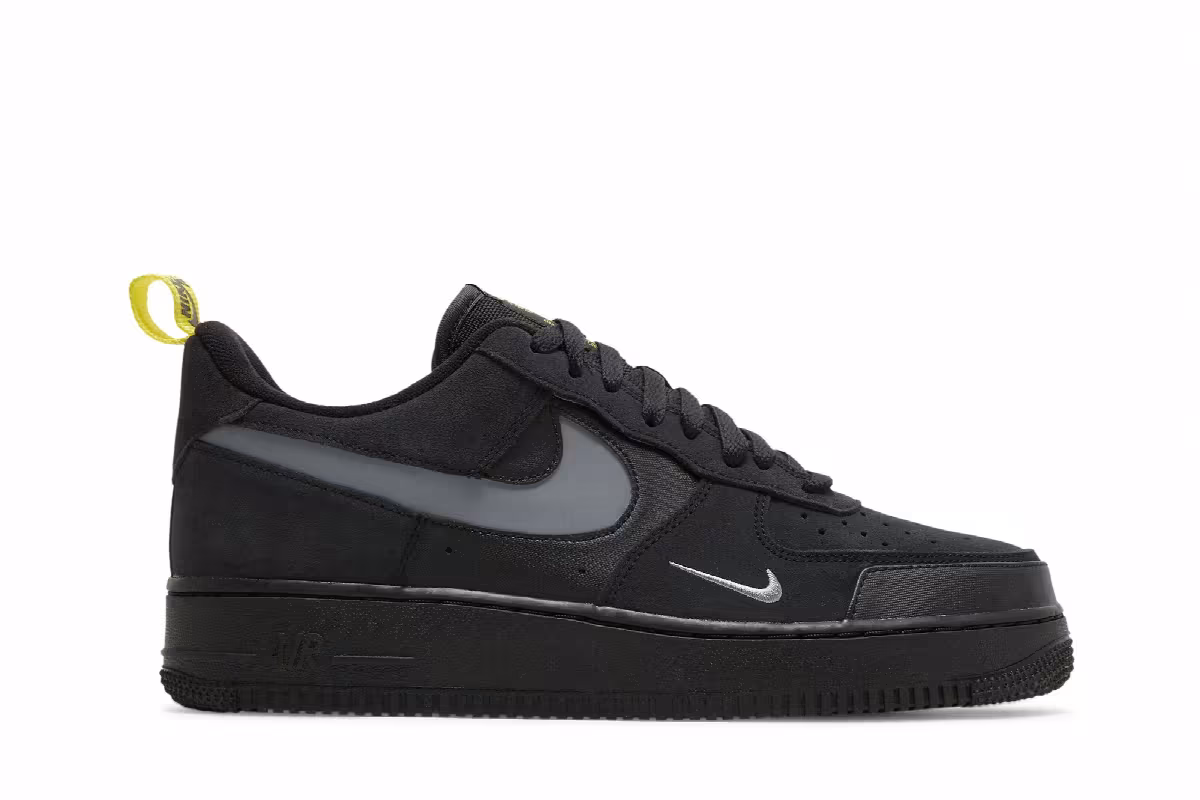 Nike Air Force 1 Low Cut Out Swoosh - Black, view 2
