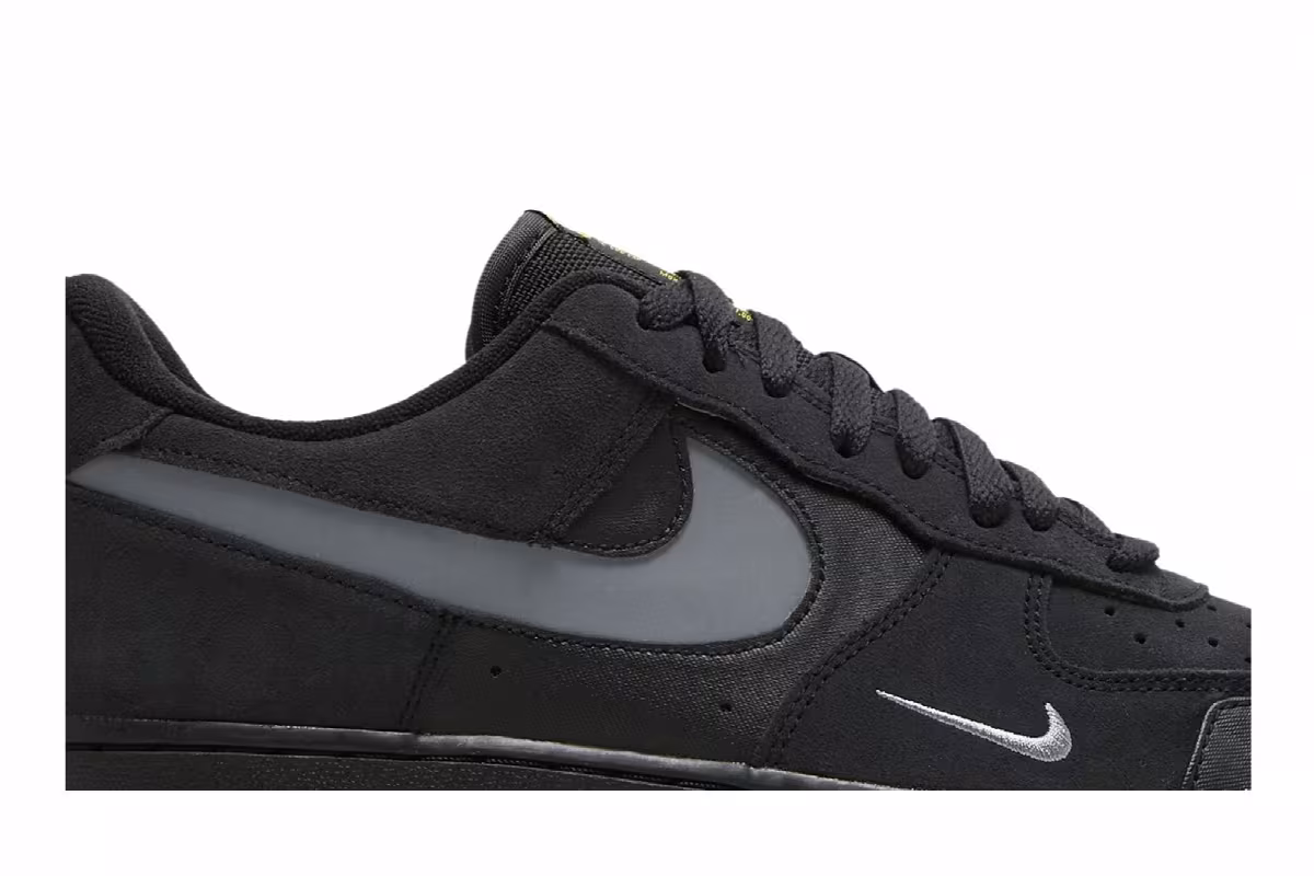 Nike Air Force 1 Low Cut Out Swoosh - Black, view 3