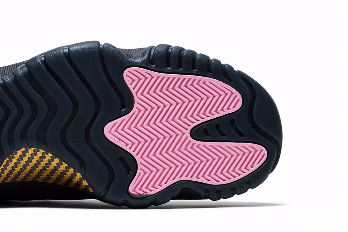 Air Jordan 11 Mojave, view 6
