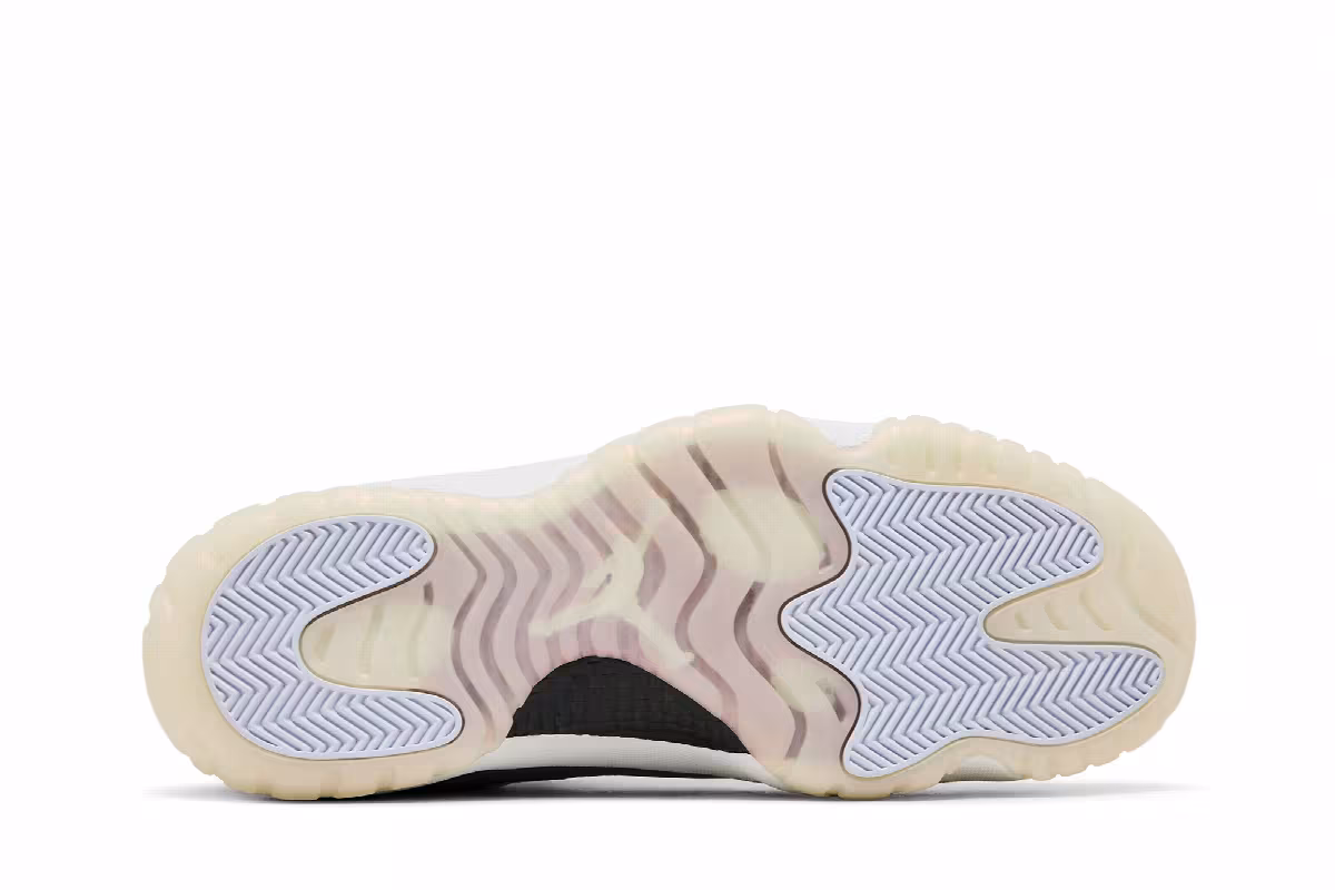 Air Jordan 11 Low Year of the Snake, view 5
