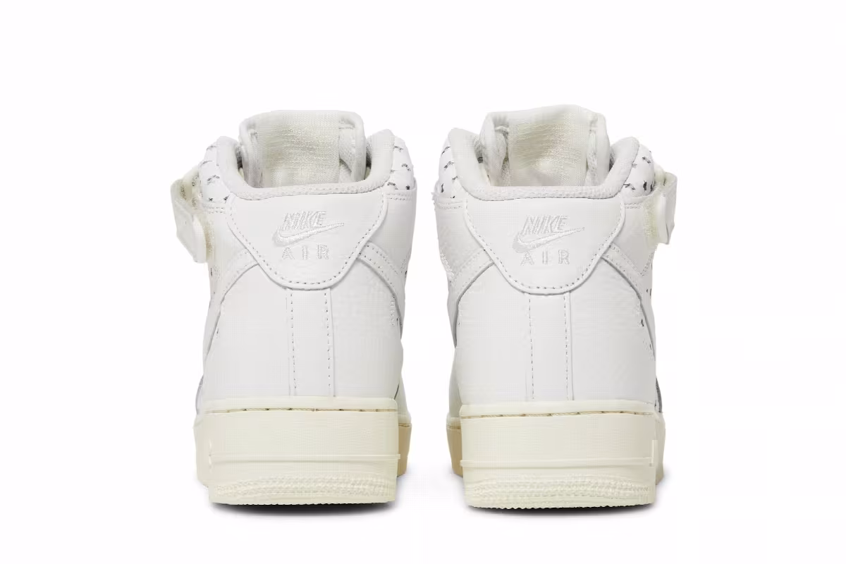Nike Women's Air Force 1 Mid Cut Out Stars, view 7