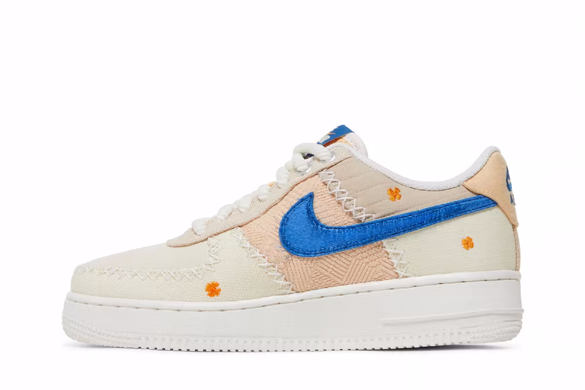 Nike Women's Air Force 1 LA Flea, view 4