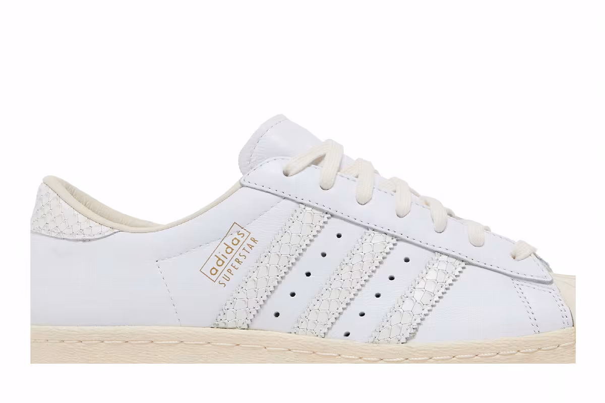 Undefeated x adidas Superstar 80 undefeated, view 3