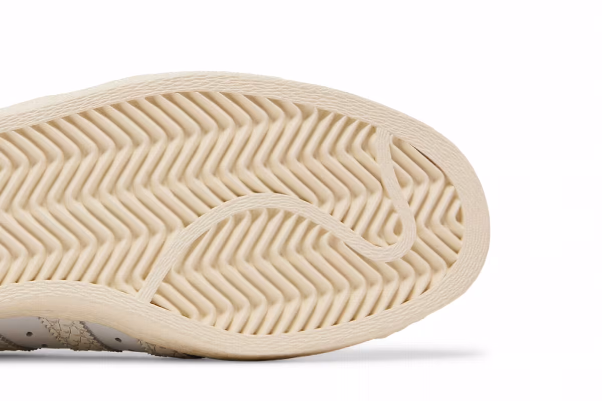 Undefeated x adidas Superstar 80 undefeated, view 6