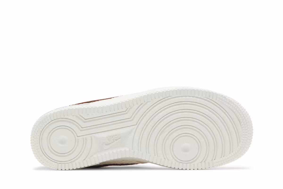 Nike Women's Air Force 1 Basketball Leather, view 5