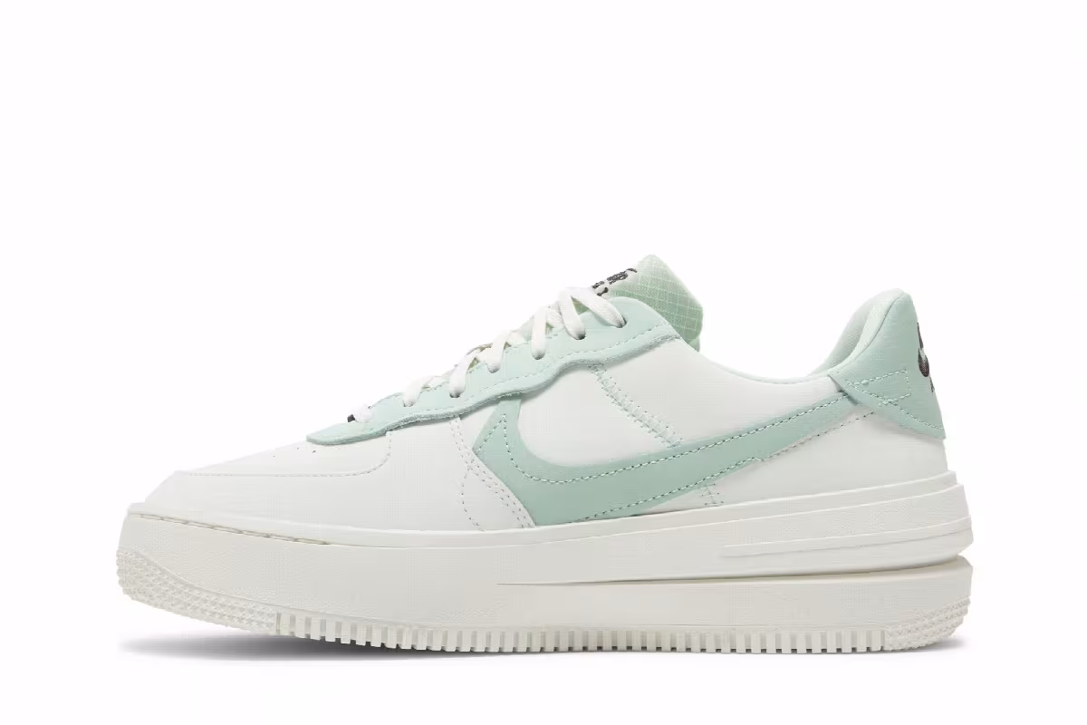 Nike Women's Air Force 1 PLT.AF.ORM Barely Green, view 4