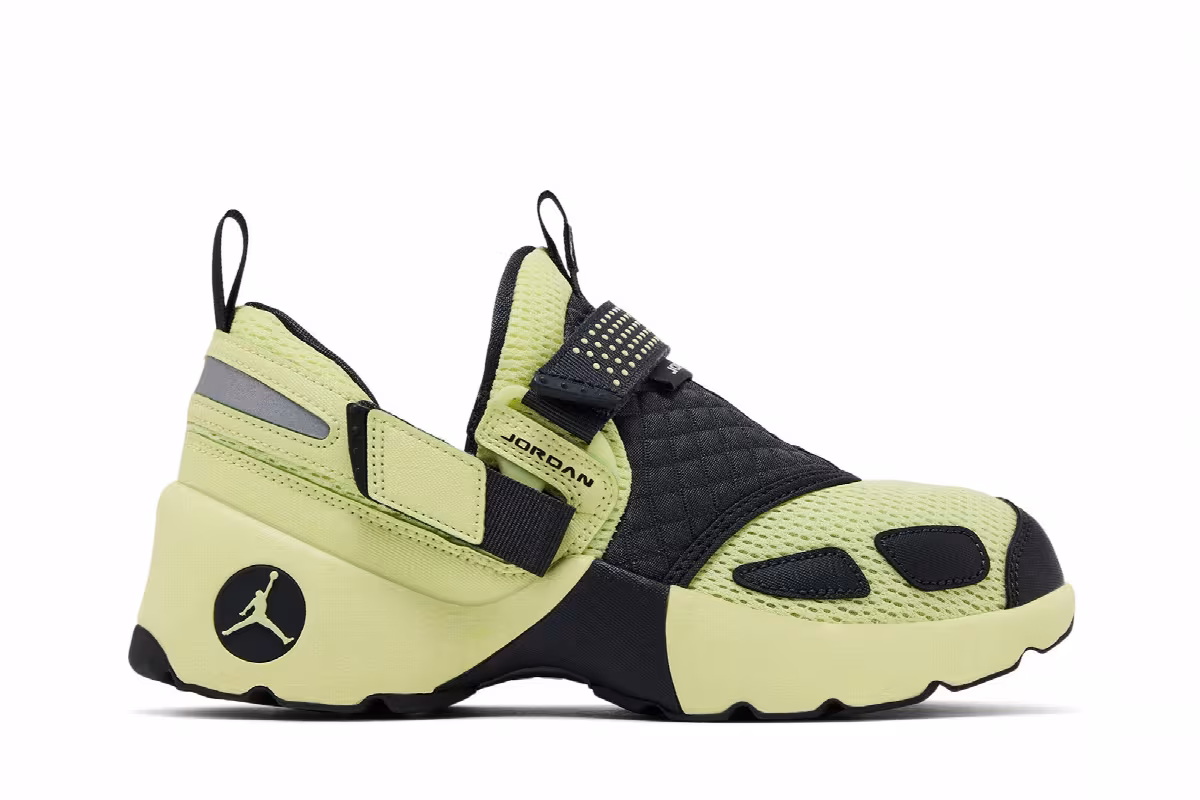 Air Jordan Women's Jordan Trunner LX Luminous Green, view 2