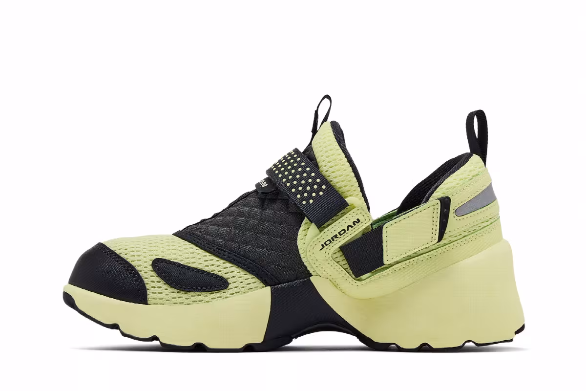 Air Jordan Women's Jordan Trunner LX Luminous Green, view 4