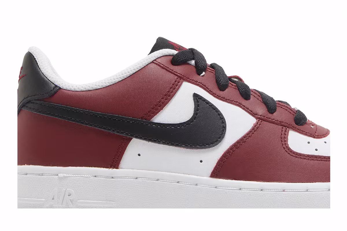 Nike Air Force 1 LV8 GS Team Red, view 3