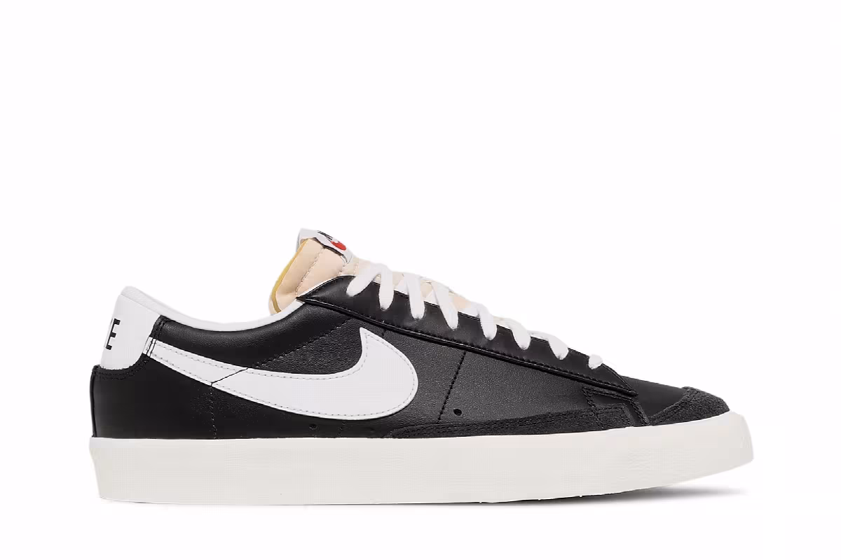 Nike Blazer Low Black White, view 2