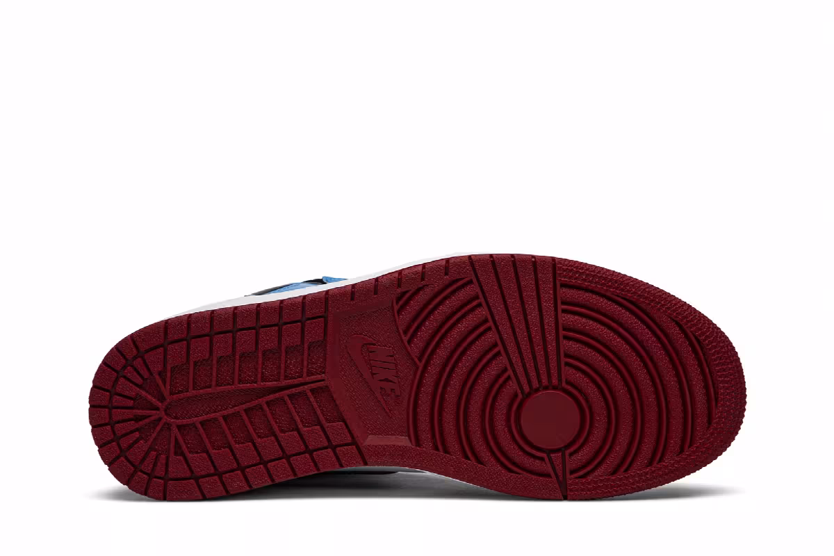 Air Jordan 1 High OG Fearless, view 5