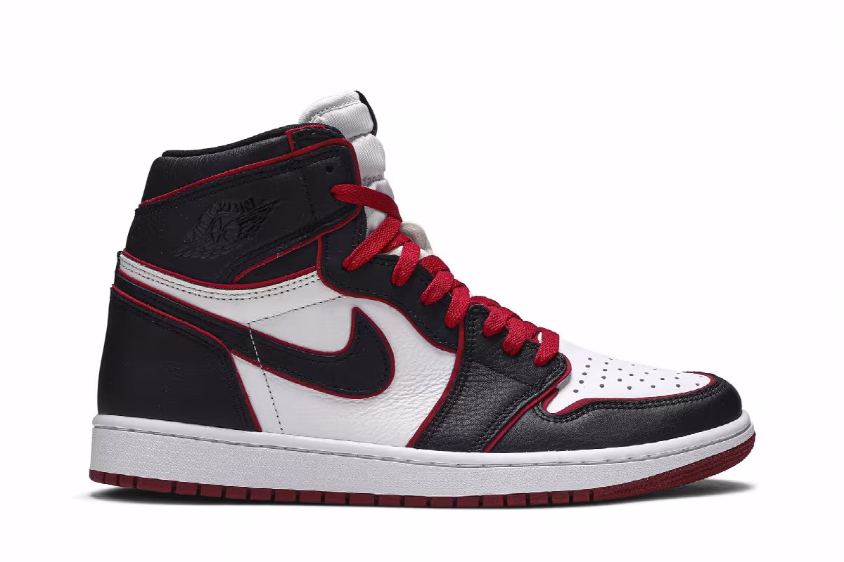 Air Jordan 1 High OG Bloodline, view 2