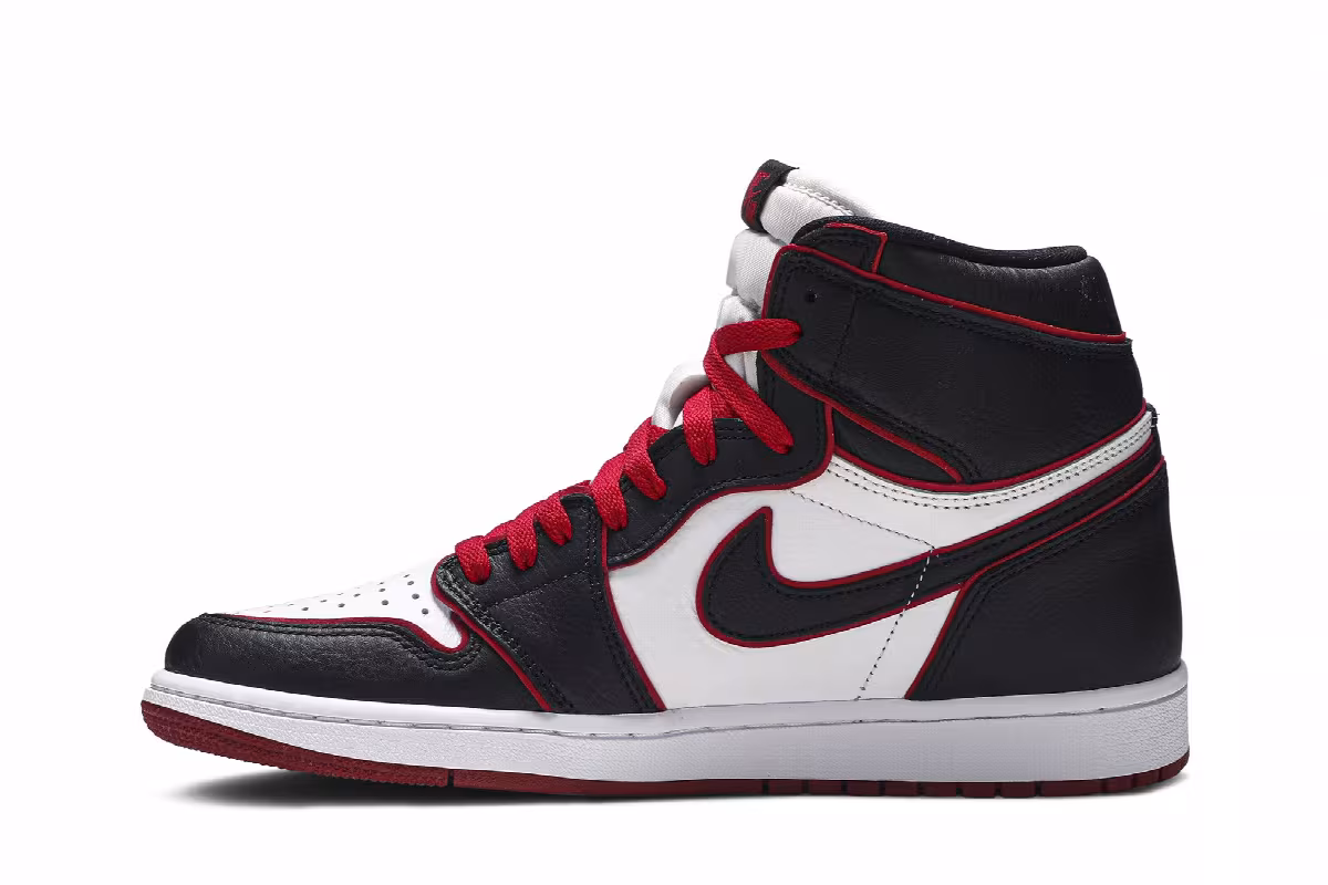 Air Jordan 1 High OG Bloodline, view 4