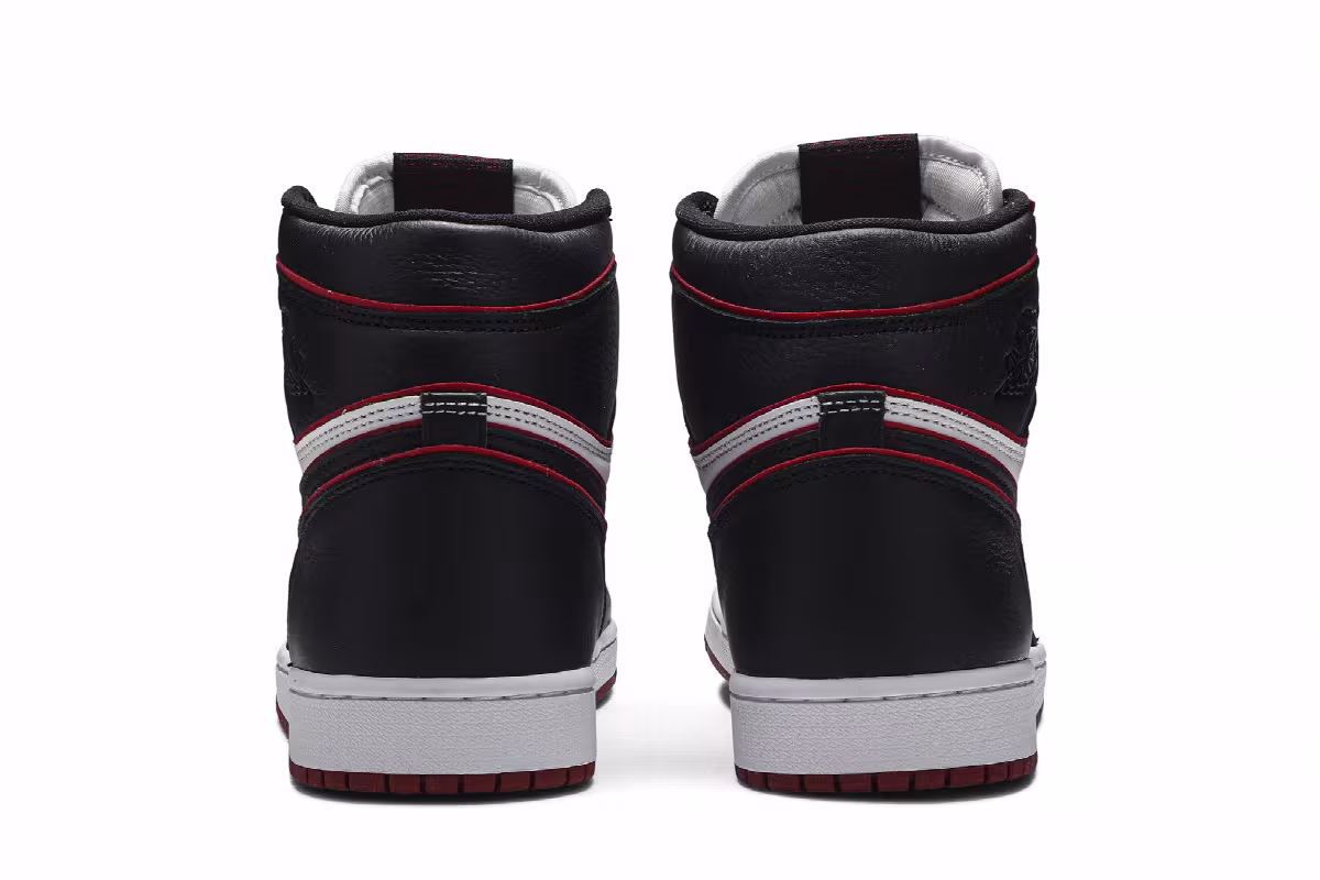 Air Jordan 1 High OG Bloodline, view 7