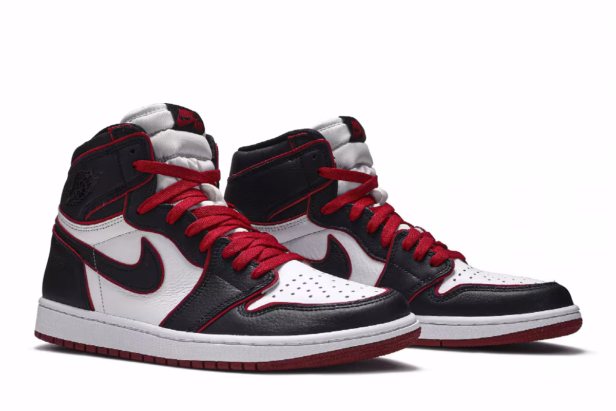 Air Jordan 1 High OG Bloodline, view 9