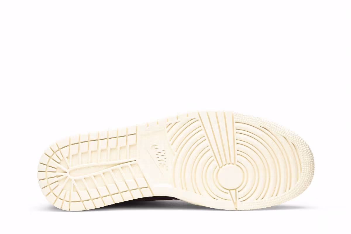 Air Jordan 1 High OG Couture, view 5