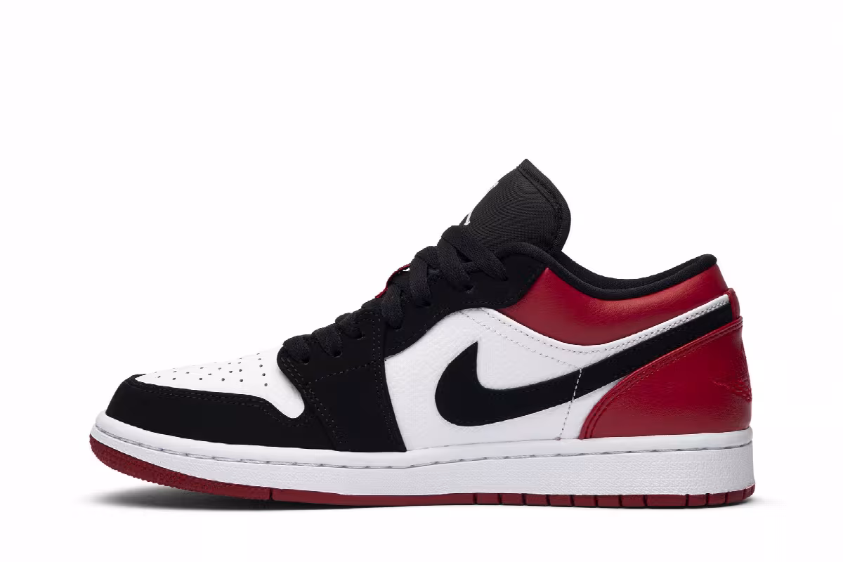 Air Jordan 1 Low Black Toe, view 4