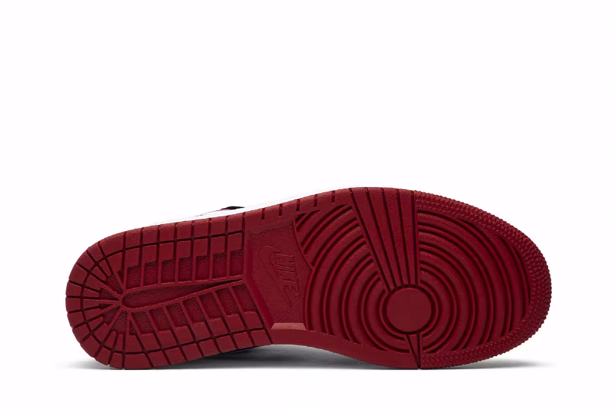 Air Jordan 1 Low Black Toe, view 5
