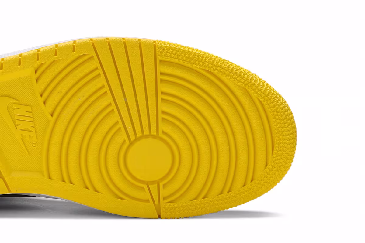 Air Jordan 1 Mid SE Yellow Toe, view 6